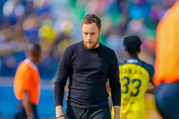 Rasmi Kocha wa Yanga Romain Folz amefutwa Kazi Kama Kocha Mkuu wa Yanga Muda Wowote Kuanzia Sas