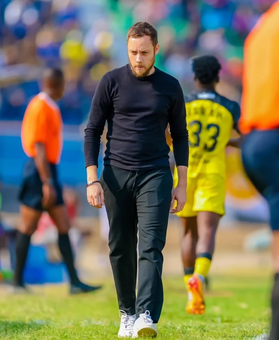 Rasmi Kocha wa Yanga Romain Folz amefutwa Kazi Kama Kocha Mkuu wa Yanga Muda Wowote Kuanzia Sas